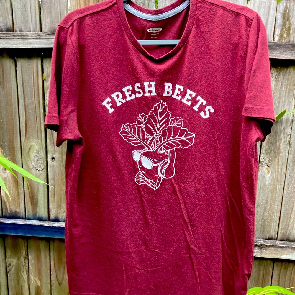 Large old navy T with cute decal